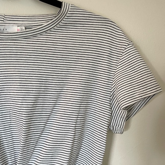 ✨NWT Lush | B&W Striped Crop Top | Size XS - Picture 4 of 13